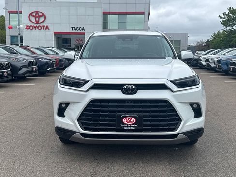 Used 2024 Toyota Grand Highlander AWD image 2