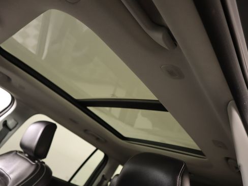 Used 2024 Jeep Grand Cherokee L Limited w/ Black Appearance Package image 17