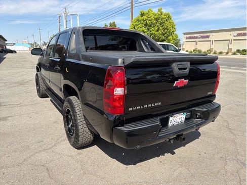 Used 2008 Chevrolet Avalanche LT w/ Convenience Package #1 AWD/4WD image 16
