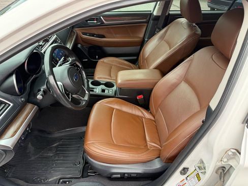 Used 2019 Subaru Outback 3.6R Touring AWD/4WD image 11