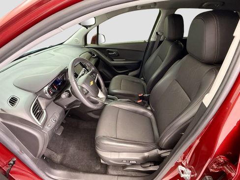 Used 2022 Chevrolet Trax LT w/ LT Convenience Package AWD/4WD image 17