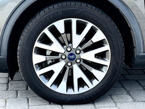 Used 2020 Ford Escape Titanium image 13