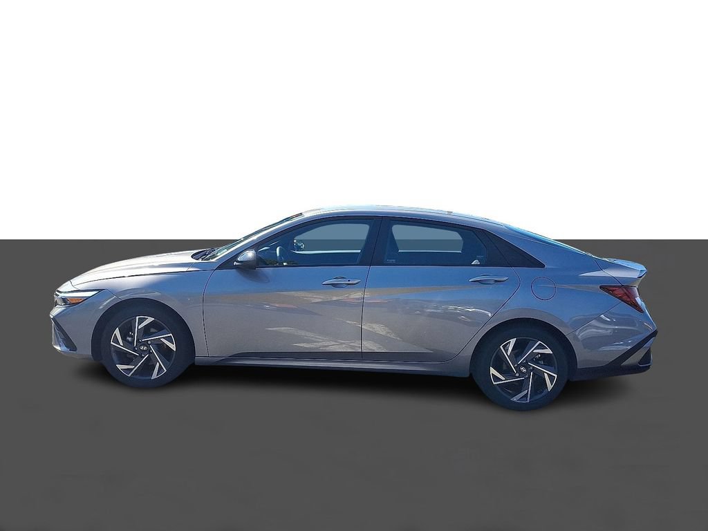 Used 2025 Hyundai Elantra SEL w/ Cargo Package FWD image 4