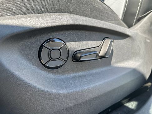 New 2026 Volkswagen Tiguan SE R-Line AWD/4WD image 9