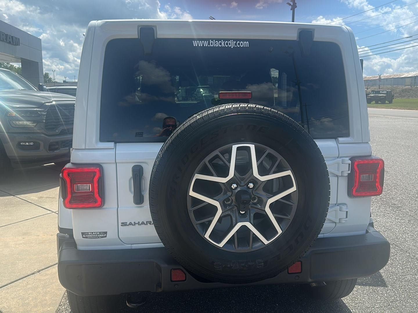 New 2025 Jeep Wrangler Unlimited Sahara w/ Safety Group AWD/4WD image 9