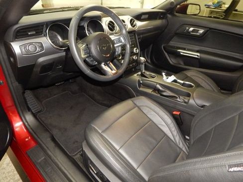 Used 2018 Ford Mustang GT RWD image 12