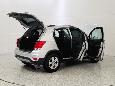 Used 2019 Chevrolet Trax LT w/ LT Convenience Package FWD image 12