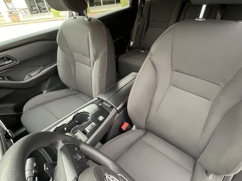 Used 2024 Nissan Rogue S image 21