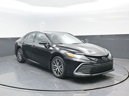 Used 2023 Toyota Camry XLE w/ Cold Weather Package image 2