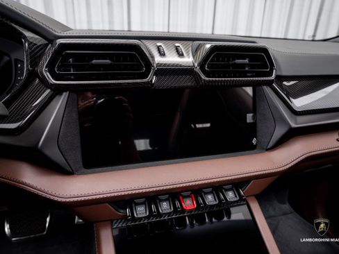 Used 2025 Lamborghini Urus SE image 27