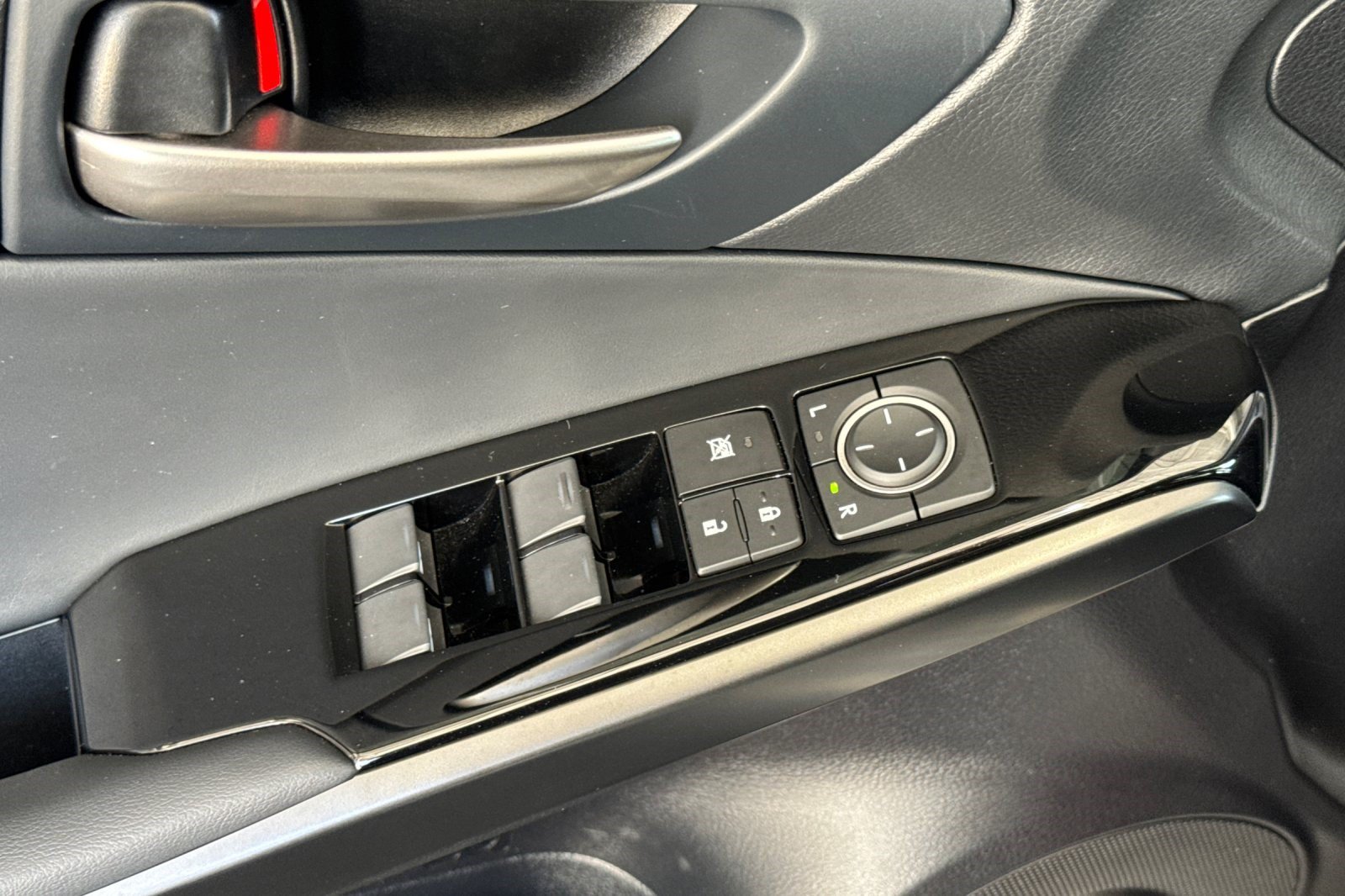 Certified 2025 Lexus IS 300 F Sport RWD image 13