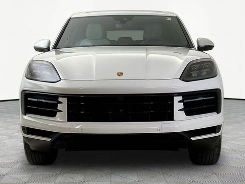 Used 2024 Porsche Cayenne AWD/4WD image 2