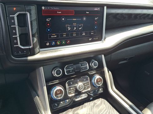 Used 2021 GMC Yukon Denali w/ Denali Premium Package AWD/4WD image 18
