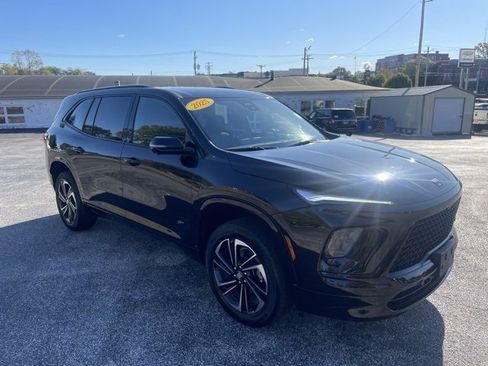 Used 2025 Buick Enclave Sport Touring image 3