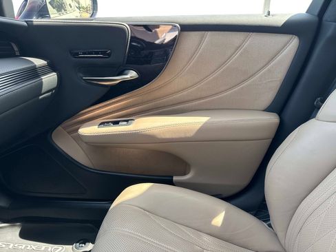 Certified 2023 Lexus LS 500 AWD w/ Interior Upgrade Package image 22