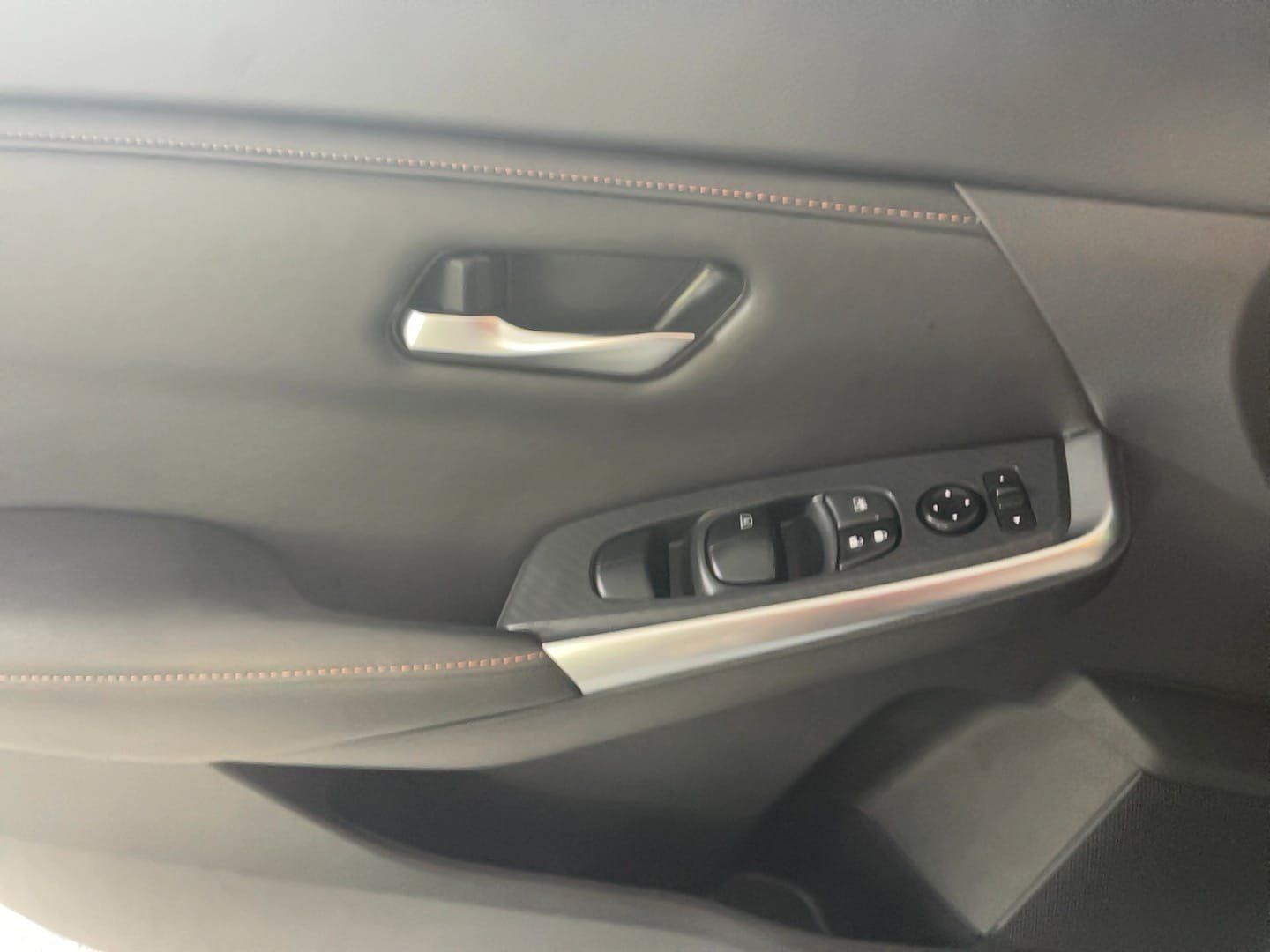 Used 2023 Nissan Sentra SR w/ Electronics Package FWD image 11