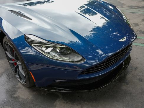 Used 2023 Aston Martin DB11 Volante RWD image 12