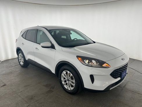 Certified 2021 Ford Escape SE FWD image 3
