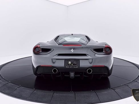 Used 2018 Ferrari 488 GTB RWD image 19