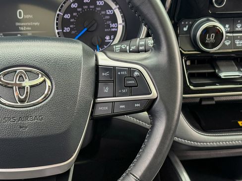 Used 2024 Toyota Highlander XLE AWD/4WD image 20