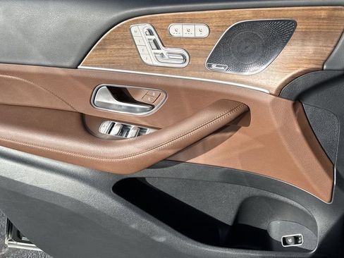 Used 2025 Mercedes-Benz GLS 450 4MATIC image 7