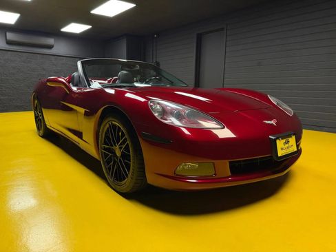 Used 2006 Chevrolet Corvette Convertible w/ Preferred Equipment Group RWD image 3