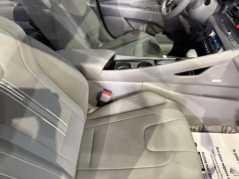 New 2025 Hyundai Elantra SEL FWD image 31