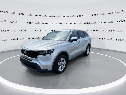 Used 2021 Kia Sorento LX FWD image 4