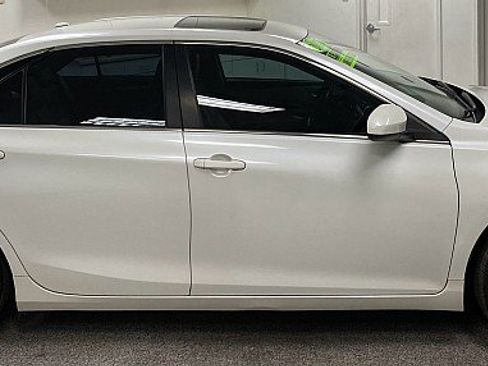 Used 2017 Toyota Camry XSE w/ Advanced Technology Package image 4