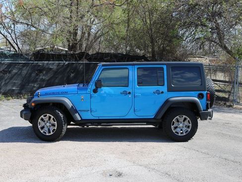 Used 2016 Jeep Wrangler Unlimited Rubicon w/ Connectivity Group image 2