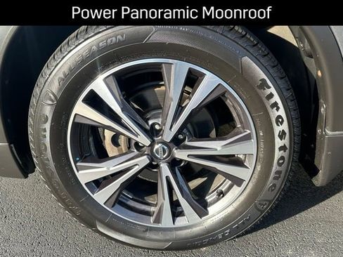 Used 2018 Nissan Rogue SL w/ Premium Package image 17