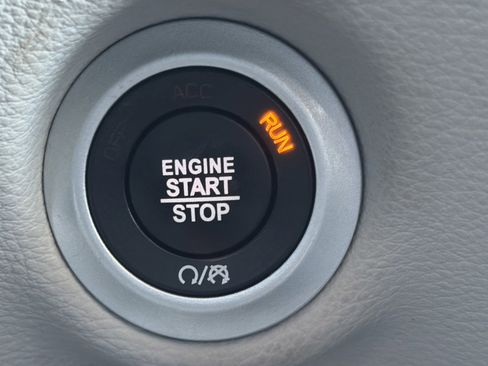 Used 2023 Chrysler Pacifica Limited image 28