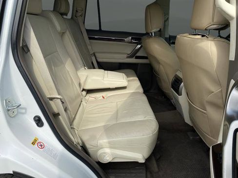 Used 2016 Lexus GX 460 w/ Premium Package AWD/4WD image 40