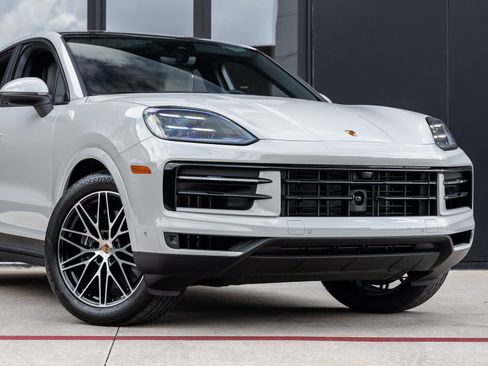 Certified 2026 Porsche Cayenne Coupe image 9