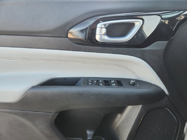Used 2025 Jeep Compass Limited AWD/4WD image 21