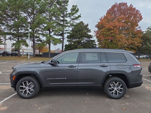 New 2025 Jeep Grand Cherokee L Limited AWD/4WD image 2
