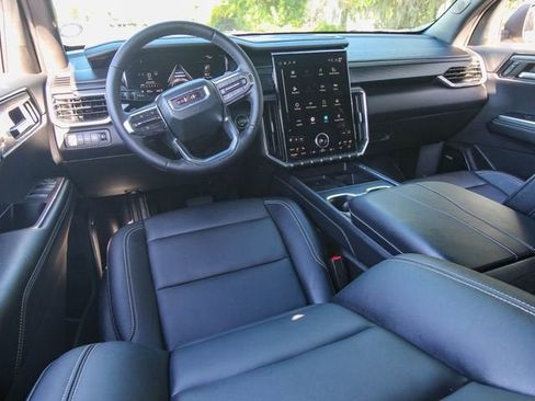 Used 2024 GMC Acadia Elevation w/ Luxury Package AWD/4WD image 16
