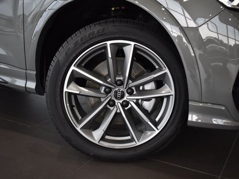 Used 2025 Audi Q3 2.0T Premium w/ Convenience Package AWD/4WD image 2