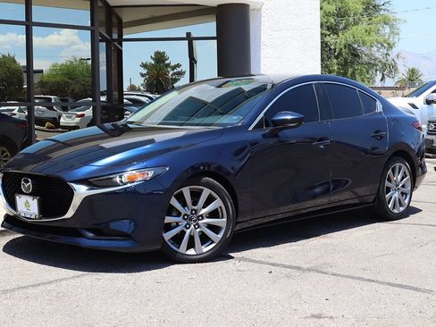 Used 2019 MAZDA MAZDA3 Sedan FWD image 2
