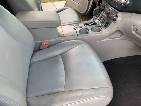 Used 2012 Toyota Highlander SE w/ Tow Pkg AWD/4WD image 11