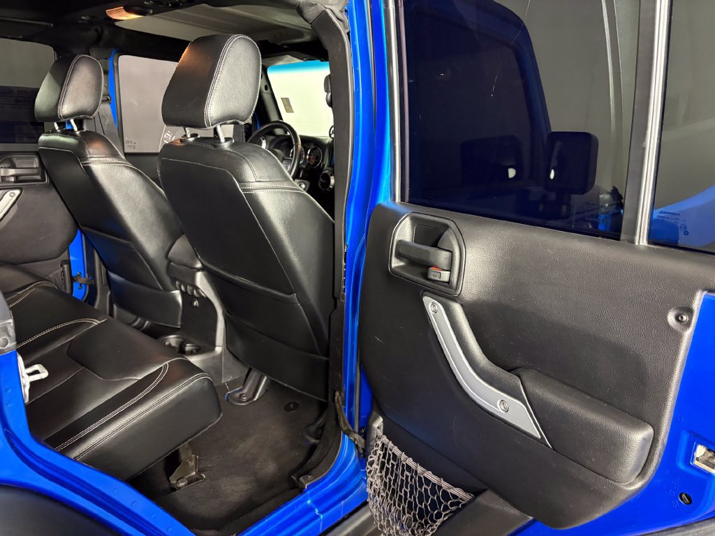 Used 2016 Jeep Wrangler Unlimited Rubicon w/ Connectivity Group AWD/4WD image 28