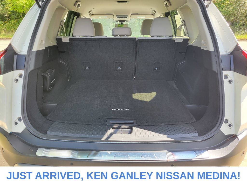Certified 2023 Nissan Rogue SV AWD/4WD image 17