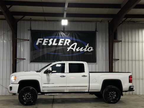 Used 2015 GMC Sierra 2500 Denali w/ Duramax Plus Package image 2