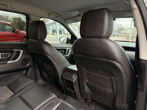 Used 2016 Land Rover Discovery Sport SE image 17