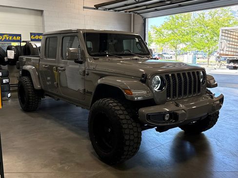 Used 2023 Jeep Gladiator Overland AWD/4WD image 3