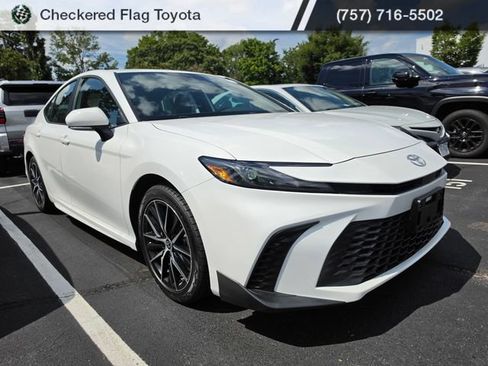 Used 2026 Toyota Camry SE FWD image 3