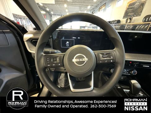 Used 2025 Nissan Kicks SV w/ SV Premium Package image 12