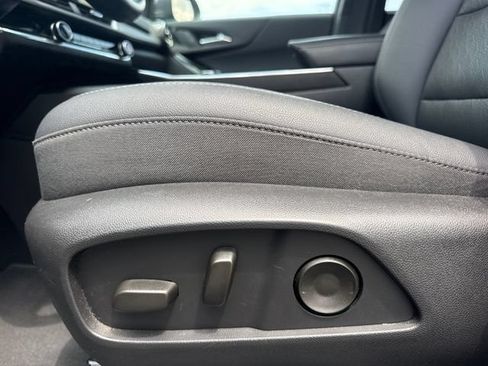 Used 2026 Chevrolet Equinox LT w/ Convenience Package II FWD image 14