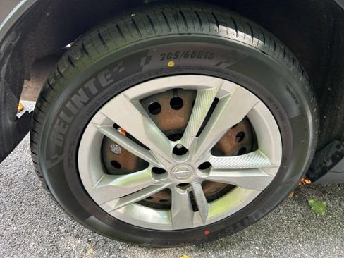 Used 2020 Nissan Kicks S FWD image 35