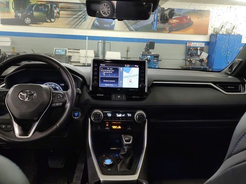 Used 2022 Toyota RAV4 XSE image 19